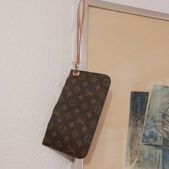 Fashion Design Like Louis Vuitton Wristlet - Picture 2 of 9